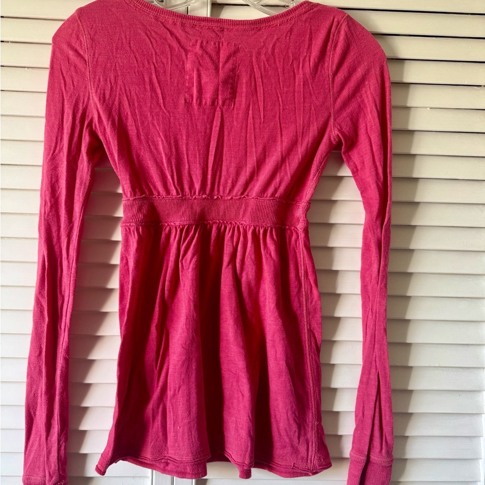 Hollister Fuchsia Long-Sleeve V-Neck Lace-Trim Top - Picture 3 of 3